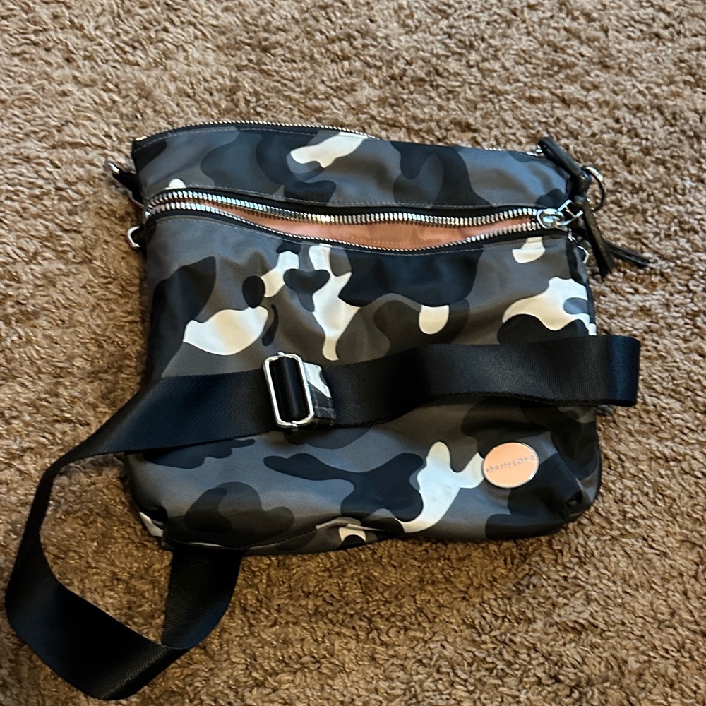 Shortylove Crossbody